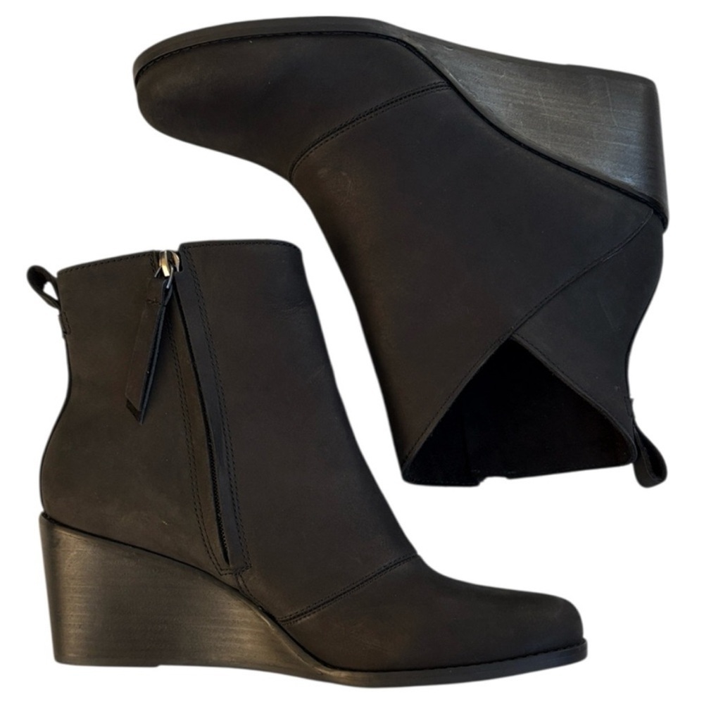 Like New Toms Leather Sutton Wedge
Boots Black Size 9.5